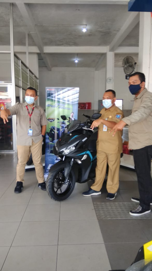 YAMAHA SERAHKAN MOTOR ALL NEW AEROX 155 KEPADA KONSUMEN PERTAMA, AUTO GANTENG